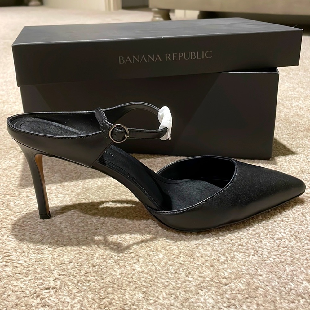 NIB Banana Republic pump